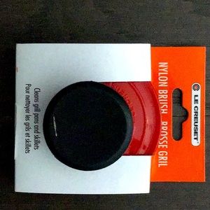 Le Creuset red nylon grill brush